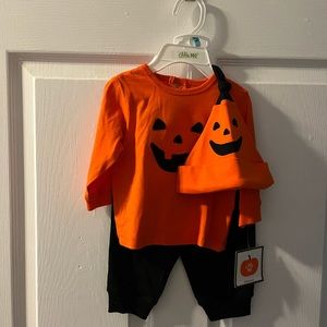 NWT 3-6 month pumpkin Halloween outfit